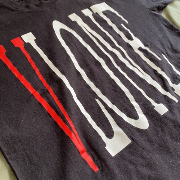 Vlone Staple Tee Black/Red 🥷🏿👹 - Picture 3 of 9
